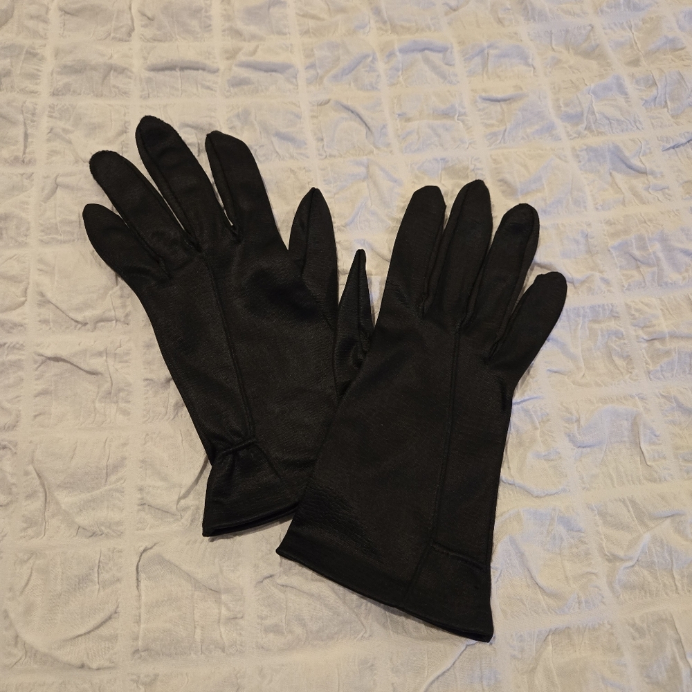 🖤 Elegant, Vintage Black Nylon Gloves – Size 7.5